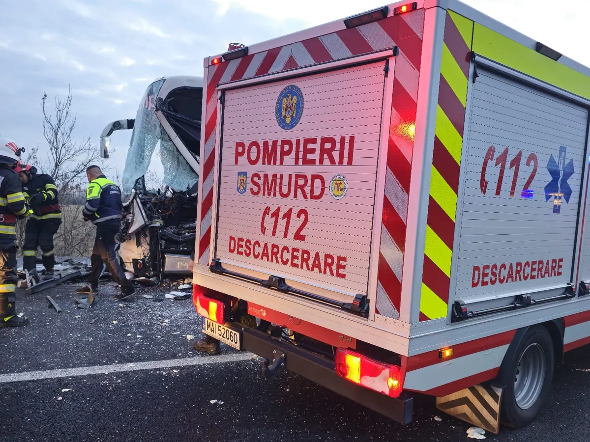 Autocar cu 32 de pasageri, implicat într-un accident grav. A fost activat PLANUL ROȘU - FOTO: ISU IALOMIȚA