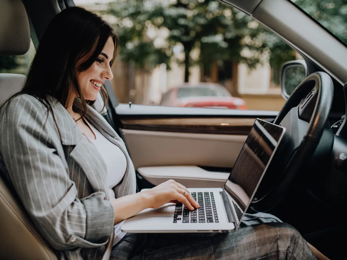 Ce gadget-uri nu trebuie să încarci direct la USB-ul mașinii? Pot genera erori și stricăciuni serioase