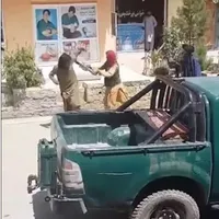 Talibanii bat pe oricine poartă steagul afgan/Foto: dailymail