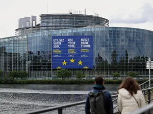 CHEMARE Un afiș mare pe fațada Parlamentului UE de la Strasbourg ne îndeamnă să mergem la vot - Foto: Profimedia Images