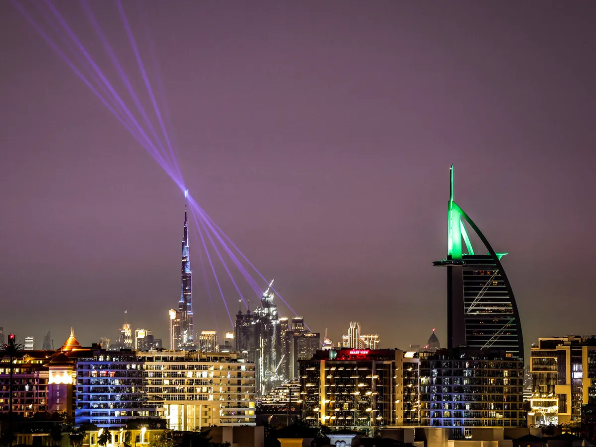 Războiul distruge Dubai, Raiul milionarilor români. Turism prăbușit cu 70%, salarii reduse cu 30%, concedieri