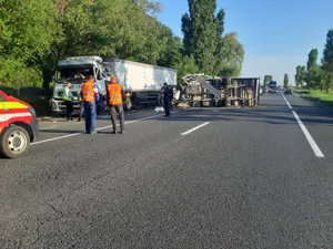 Un autotren și o autoutilitară s-au lovit frontal pe E 85, la Răcăciuni. / Foto: infotraficromania.ro