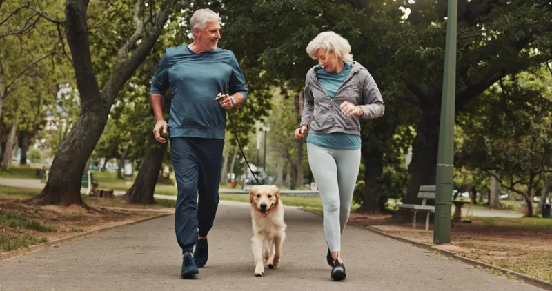 Pensionară la pensie &icirc;n parc - Foto: Freepik