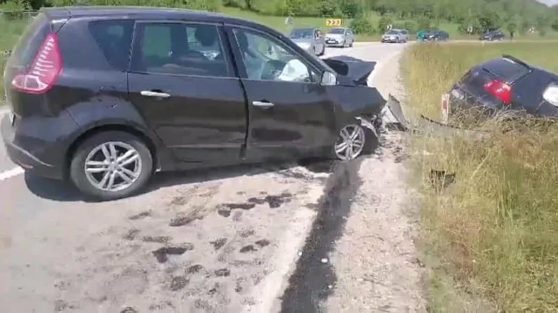 Două șoferițe s-au lovit frontal în apropiere de Săsarm-Beclean. / Foto: Info Trafic 24, Facebook