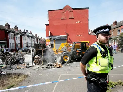 Un bărbat cu nume românesc, acuzat de violențe și incendiere la Leeds, în Anglia. A fost reținut - Foto: Profimedia (rol ilustrativ)