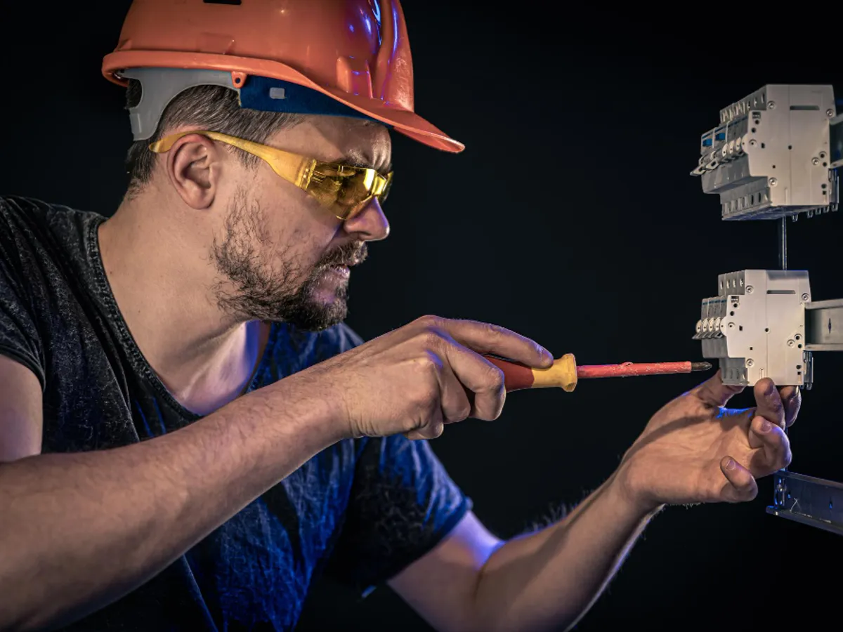 Chisăliță: „Exportăm electricitate ieftină, importăm dependență energetică scumpă”. Cum am ajuns aici?