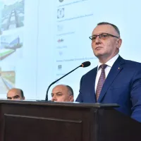 Elevii aflaţi în dificultate din perspectivă socio-economică vor beneficia de burse sociale - FOTO: Facebook/Ministerul Educatiei