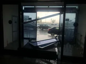 Oradea, devastată de furtună. Pagube mari, la aeroport. Vântul a bătut și cu peste 100 km/h - Foto: Facebook/Bogdan Orescovici