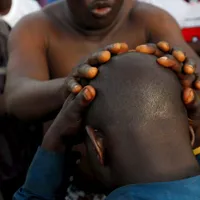 Un bărbat chel din Mozambic a fost decapitat, existând credința că are aur în cap/FOTO:TheGuardian