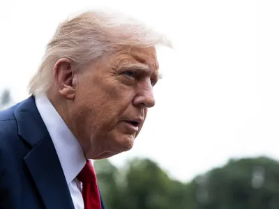 Donald Trump vorbeşte presei, în apropiere de Casa Albă - Foto: Profimedia Images