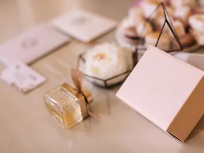 Tradiții de nuntă: cum alegi un cadou de mulțumire pentru nași, fără să exagerezi Foto: freepik.com