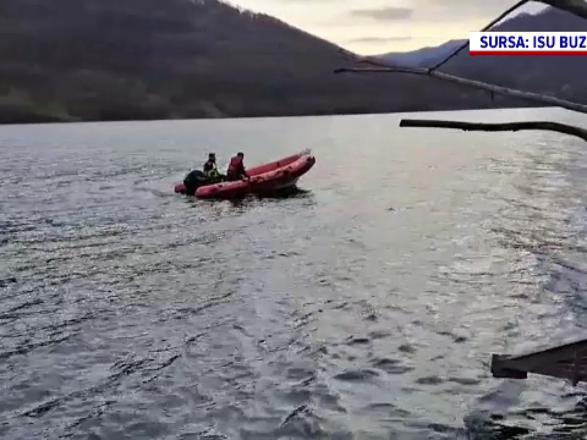Pompier găsit mort după ce a căzut în lacul Siriu. Colegii l-au căutat două zile - Foto: ISU Buzau