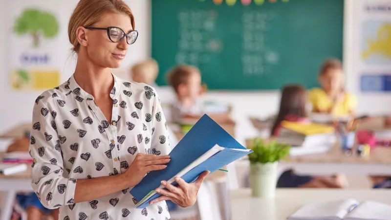 Profesor la catedră - Foto: Freepik