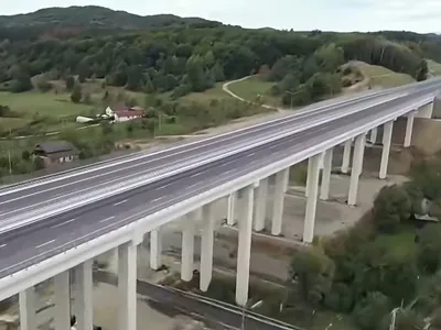 Lucrările pe lotul autostrăzii A1 Pitești - Sibiu ce include primul tunel la nivel de autostradă din România au ajuns la 99% - Foto: captură video