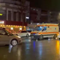Un pieton a fost lovit de o ambulanță aflată în misiune. Traversa prin loc nepermis  - Foto: RTv / imagine cu rol ilustrativ