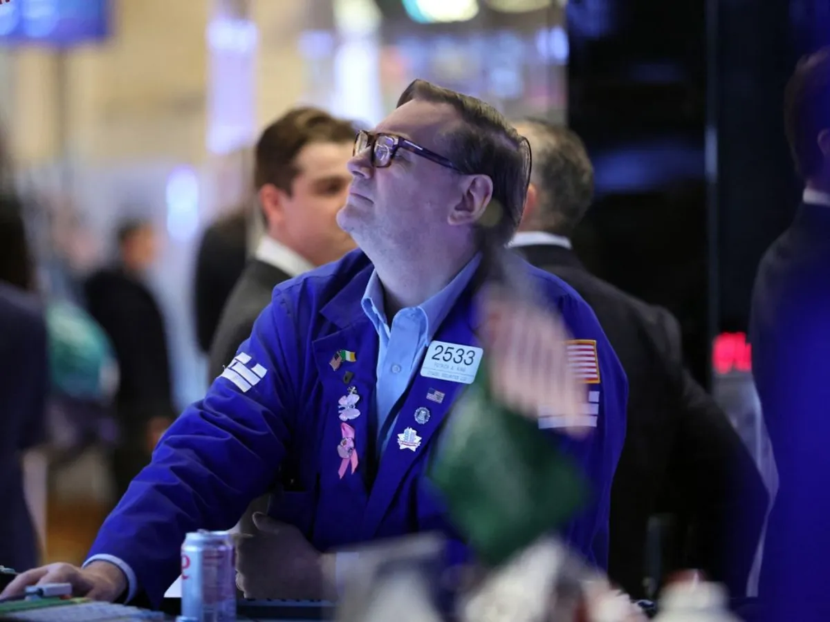 Un trader de la New York Stock Exchage urmăreşte cu îngrijorare evoluţiile pieţei - Foto: Profimedia Images