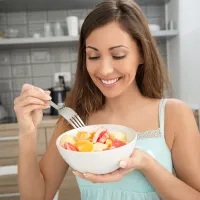 Fructul din grădină numit și „aurul mov” care produce colagen și te scapă complet de riduri - Foto: Istock / imagine cu rol ilustrativ