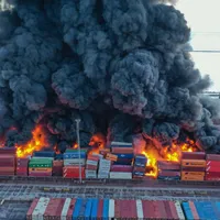 Incendiu uriaș în portul turcesc Iskenderun de la Marea Mediterană. Crește numărul morților - FOTO: Twitter/@Defence_IDA