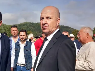 Românul cu 20.000 de oi şi o avere de 25.000.000 €, reţinut pentru fraudarea fondurilor europene - Foto: Replica de Hunedoara