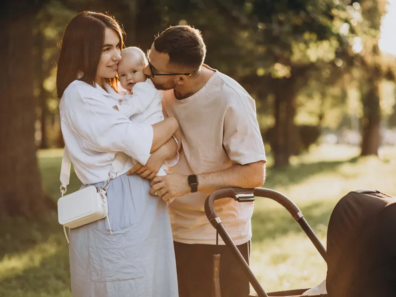 Familie cu bebeluș Foto: Freepik (rol ilustrativ)