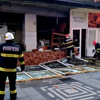 Explozie la o pizzerie din Pașcani. Zona a fost evacuată pentru că în interior erau butelii GPL Foto: ISU Iași