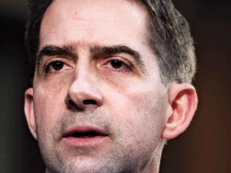 Senatorul Tom Cotton a fost un susținător timpuriu al teoriei scurgerilor din laborator