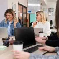 Salariul mediu net a ajuns 1.100 € în România. În ce domenii se câștigă cei mai mulți bani? - Foto: Freepik (Imagine rol ilustrativ)