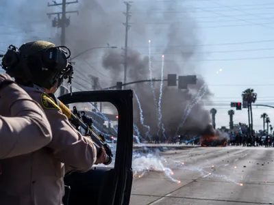 Proteste violente privind imigraţia, la Los Angeles. Trump desfăşoară Garda Naţională - Foto: Profimedia Images