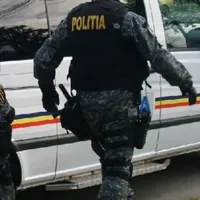 Percheziții de amploare la o rețea interlopă care se ocupa cu trafic de droguri, țigări și migranți - FOTO: Digi24