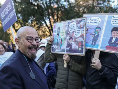 Piedone, tun de 1.000.000.000 lei, bani publici să cumpere panseluțe și să amenajeze spațiul verde - Foto: INQUAM PHOTOS / Sabin Cîrstoveanu