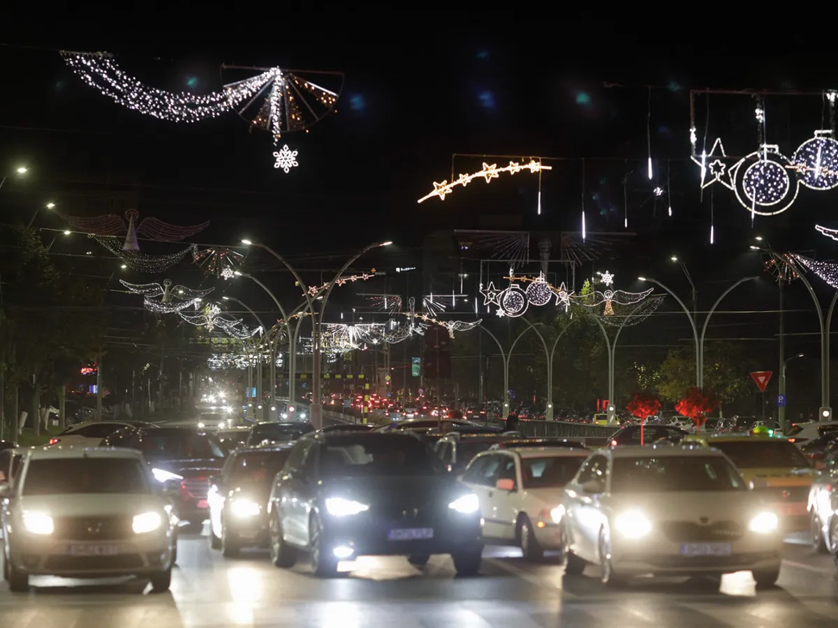 Licitație - fulger: Primăria Capitalei închiriază „beculețe” de 8.000.000 lei pentru Sărbători