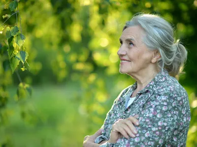 Pensionară la pensie - Foto: Magnific