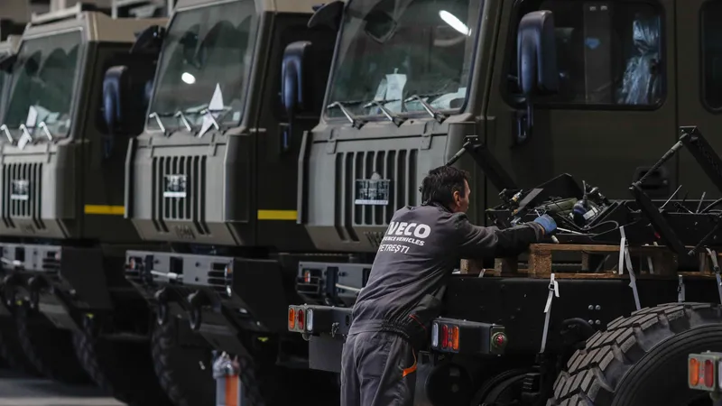 Iveco Defence, care produce camioane blindate și în România este de vânzare. De ce e "panică”?  - FOTO: Inquam Photos / Octav Ganea