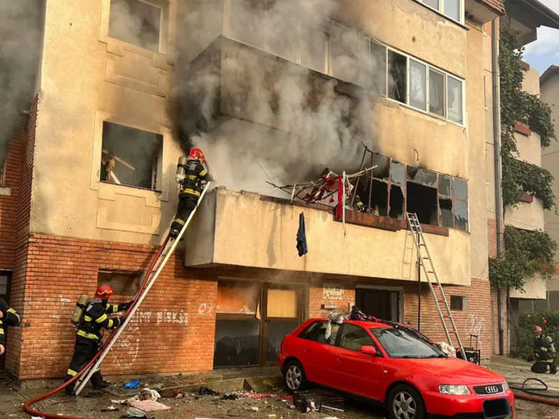 Un apartament dintr-un bloc din Sibiu a sărit în aer. Zeci de persoane, evacuate - Foto: News.ro