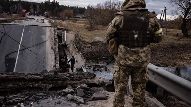 În orașul Bucha, cadravrele civililor au fost lăsate de militarii ruși pe stradă/ / Mirror