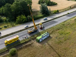 20 de răniți după ce un autobuz FlixBus s-a răsturnat în Germania. Compania este și în România - Foto: Profimedia Images