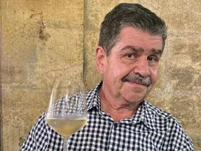 ”Le curgea mâncare din gură”. Paraschivescu a plecat sănătos și s-a întors bolnav dintr-o ”infecție” de stațiune din România