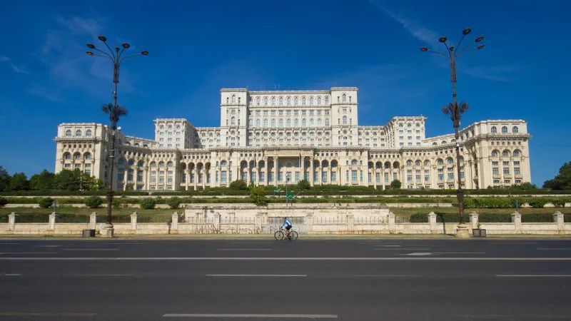 Nici Palatul Parlamentului nu are aviz ISU - Foto: Flickr/ Garrett Ziegler