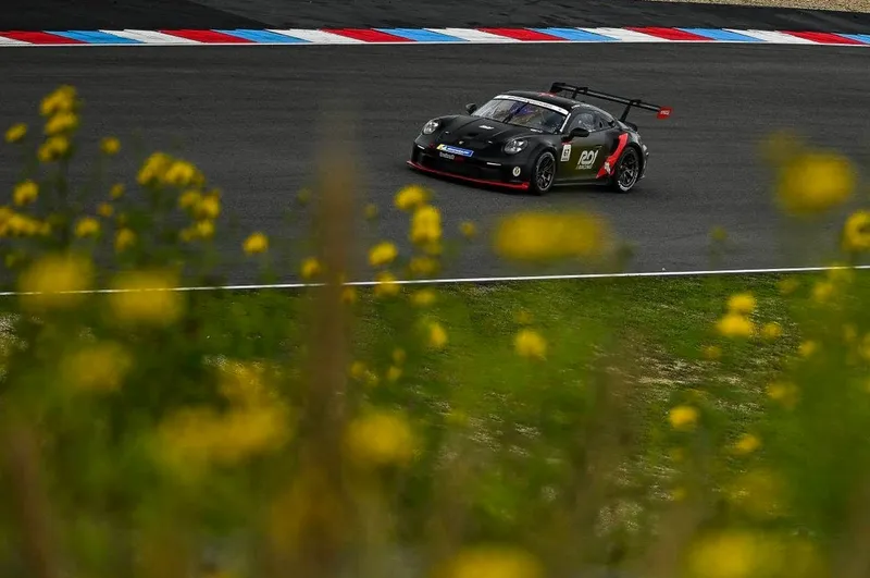 Florin Tincescu a c&acirc;știgat titlul de vicecampion european &icirc;n Porsche Sprint Challenge Europe 2026, la clasa AM - Foto: Facebook / Tincescu Florin