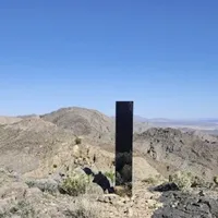 Un monolit misterios a apărut la Las Vegas, la patru ani după o serie stranie de ”apariţii” - Foto: Profimedia