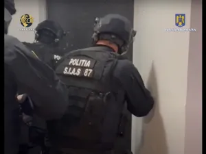 Un cetățean german stabilit în București, trezit de mascați. Vindea droguri pe Darknet - Foto: captură video