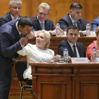 Premierul Viorica Dăncilă în cadrul dezbaterilor din Parlament/ Foto: Inuam Photos - George Călin