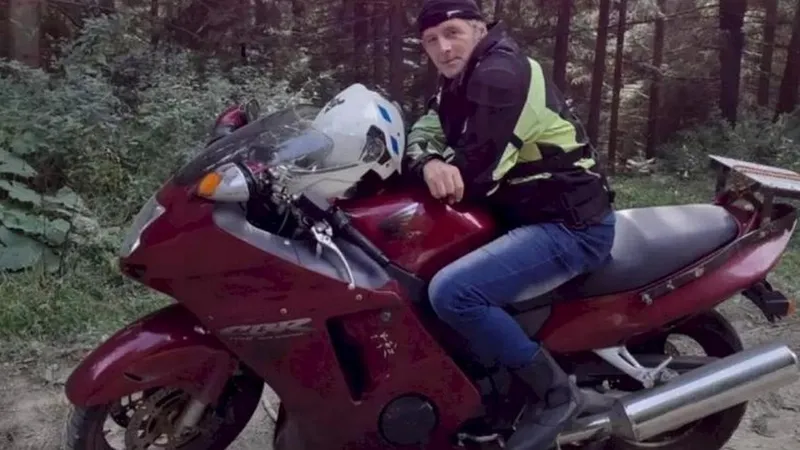 „Americanu”, motociclistul care a omorât un trotinetist lovindu-l cu casca, condamnat definitiv. - Foto: Facebook