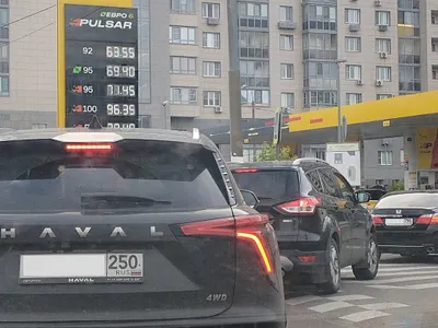 Coadă la benzinarii în Rusia - Foto: Facebook