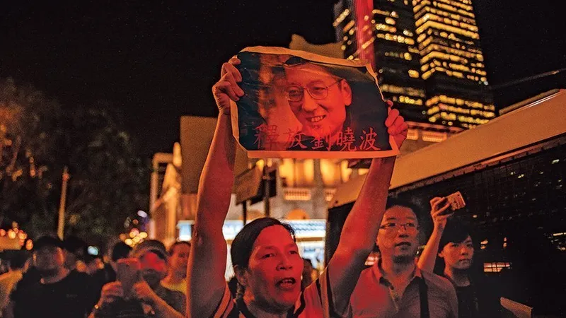Un miting din Hong Kong, în 2017, în sprijinul lui Liu Xiaobo, câștigătorul întemnițat al Premiului Nobel