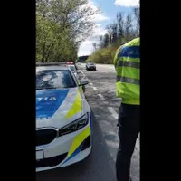 A început tradiționalul haos pe DN1 București - Brașov. BMW-urile poliției sunt pregătite. - Foto: captură video