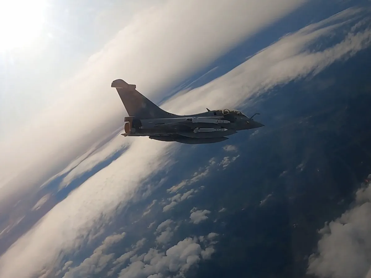 Avion de luptă ridicat în aer - Foto: Profimedia images (rol ilustrativ)