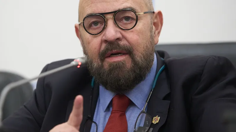 Reacția lui Piedone după descinderile DNA. „înseamnă că telefoanele mele au fost ascultate” - Foto: Profimedia Images