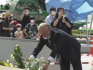 Ambasadorul rus în Japonia omagiază victimele de la Hiroshima, în timp ce Putin amenință cu nucleara/FOTO: Twitter/IdeallyaNews