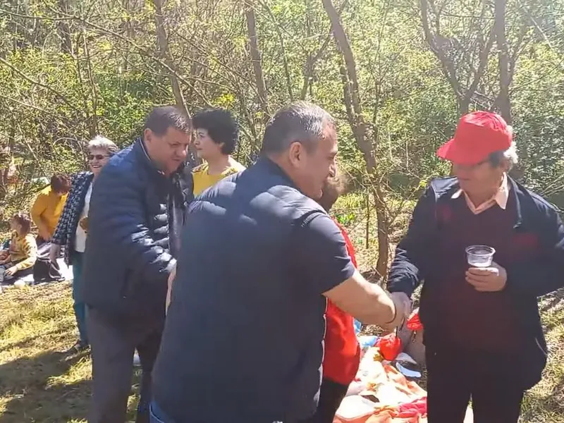 Petrecere câmpenească cu peste 1.000 de participanți, organizată de PSD, de 1 Mai, la Slatina. - Foto: captură video